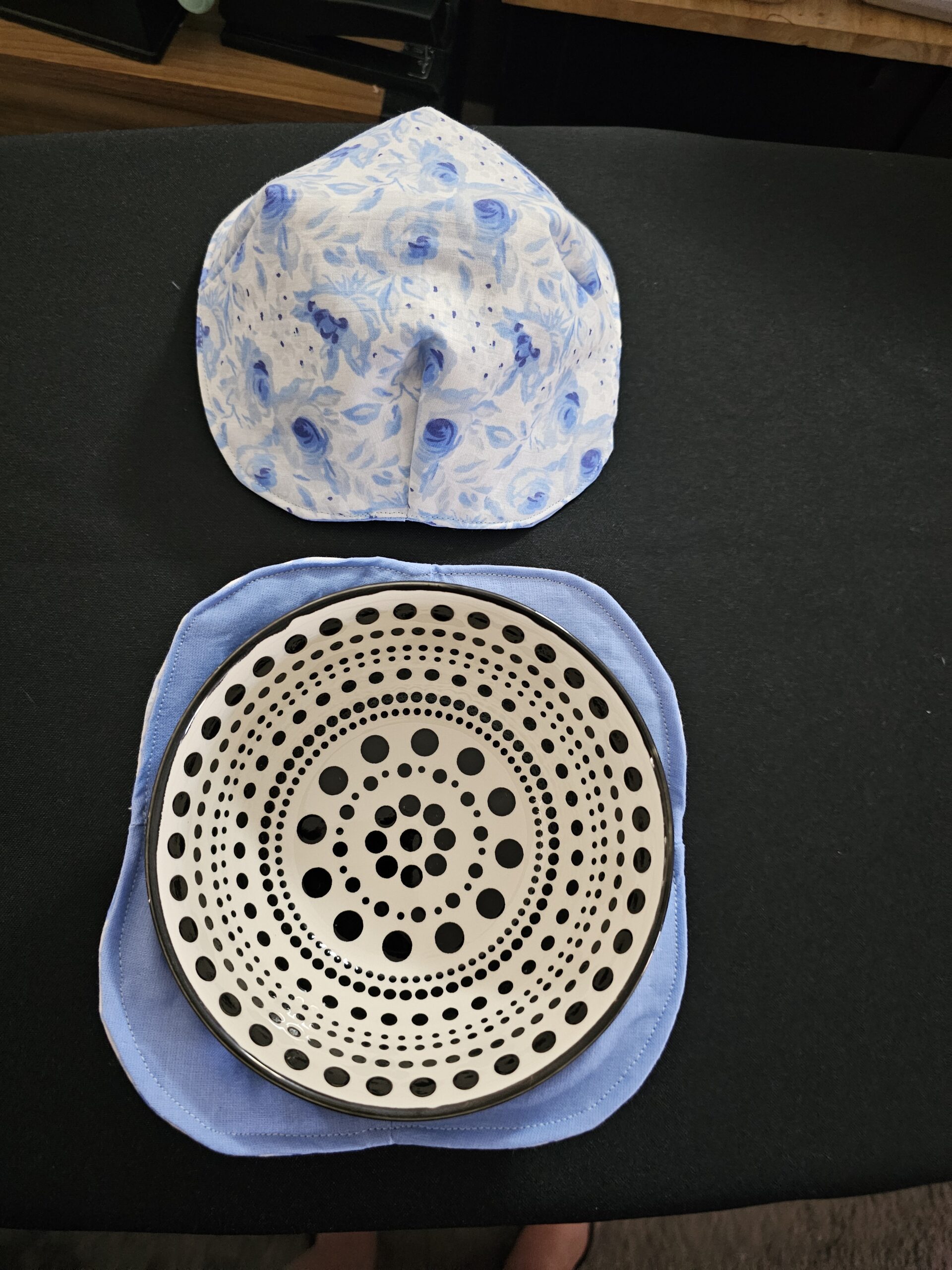 Blue with White and Blue Flower Pattern - Reversible Bowls Holders - Medium - Set of 2