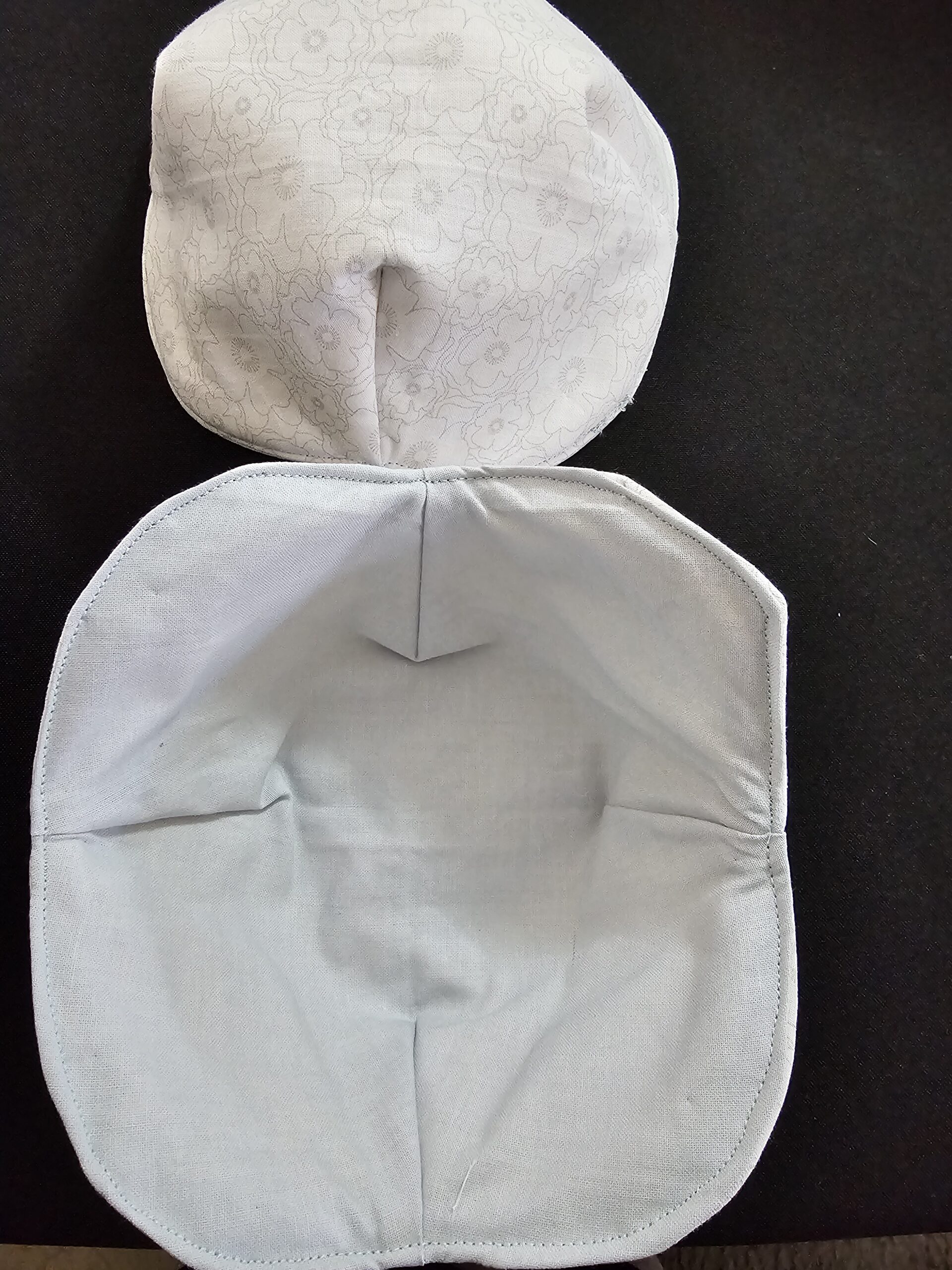 Grey with White Flower Pattern - Reversible Bowls Holders - Medium - Set of 2